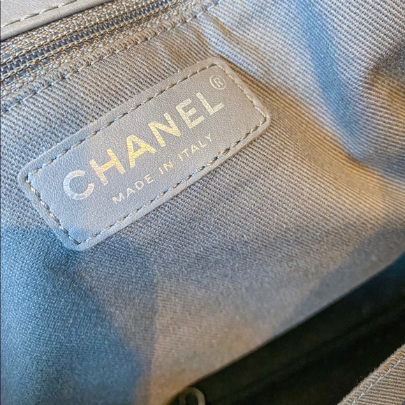 Authentic CHANEL Calfskin Quilted Tote Light Grey - Picture 5 of 8